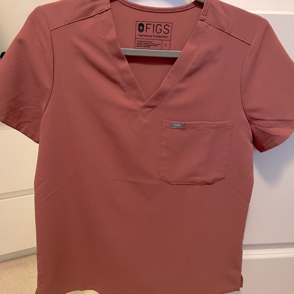 FIGS scrub top
